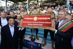 Geleneksel Kurtdereli Yağlı Güreşleri’nin başpehlivanı Enes Doğan oldu