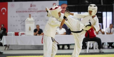 Genç karateciler, Beyoğlu Kyokushin Karate Şampiyonası’nda yarıştı