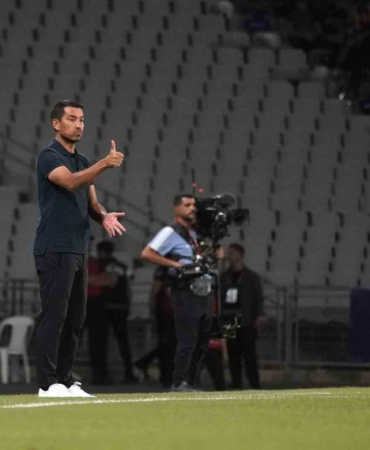 Giovanni van Bronckhorst, Beşiktaş kariyerine kupayla başladı