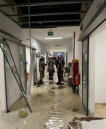 Hastanenin yeni doğan ünitesinde tavan çöktü