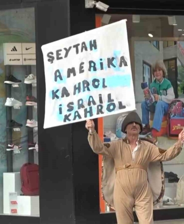Hayvan kostümleri giyerek İsrail’i protesto etti