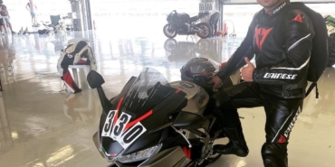 Hız tutkunu motosiklet sürücüsü bariyerlere çarparak hayatını kaybetti