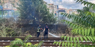 Hızlı tren rayında çıkan yangını canlarını hiçe sayarak söndürdüler