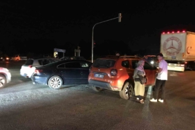 İki otomobil çarpıştı: 2 hafif yaralı