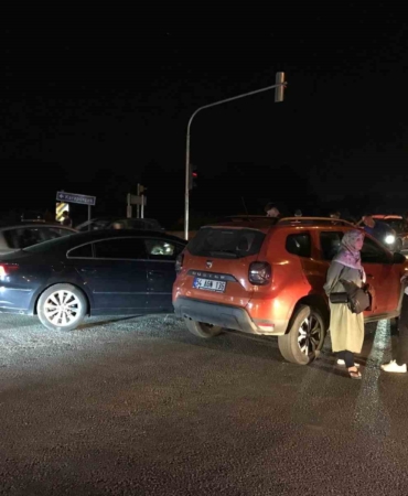 İki otomobil çarpıştı: 2 hafif yaralı