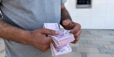 ‘İnsanlık Ölmemiş’ dedirten davranış: Tomar tomar para buldu