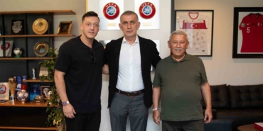 İrfan Gündüz ve Mesut Özil’den TFF Başkanı Hacıosmanoğlu’na ziyaret