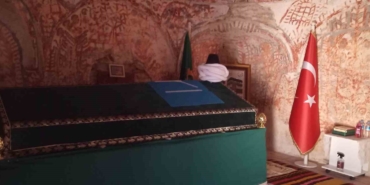 İsa Sofi türbesi ziyaretçilerini bekliyor