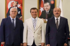 İstanbul Esenyurt Üniversitesi’nde devir teslim töreni yapıldı