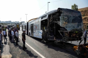 İstanbul Valiliğinden metrobüs kazası açıklaması: 1 ölü, 38 yaralı