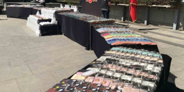 İstanbul’da binlerce kaçak telefon aksesuarı ele geçirildi