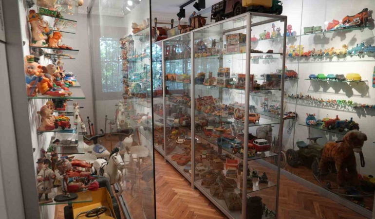 İstanbul’da bulunan nostalji koleksiyonları müzesinde 15 bin farklı ürün sergileniyor