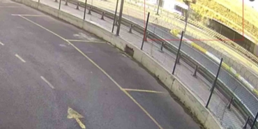 İstanbul’da  iki metrobüsün çarpışma anı kamerada