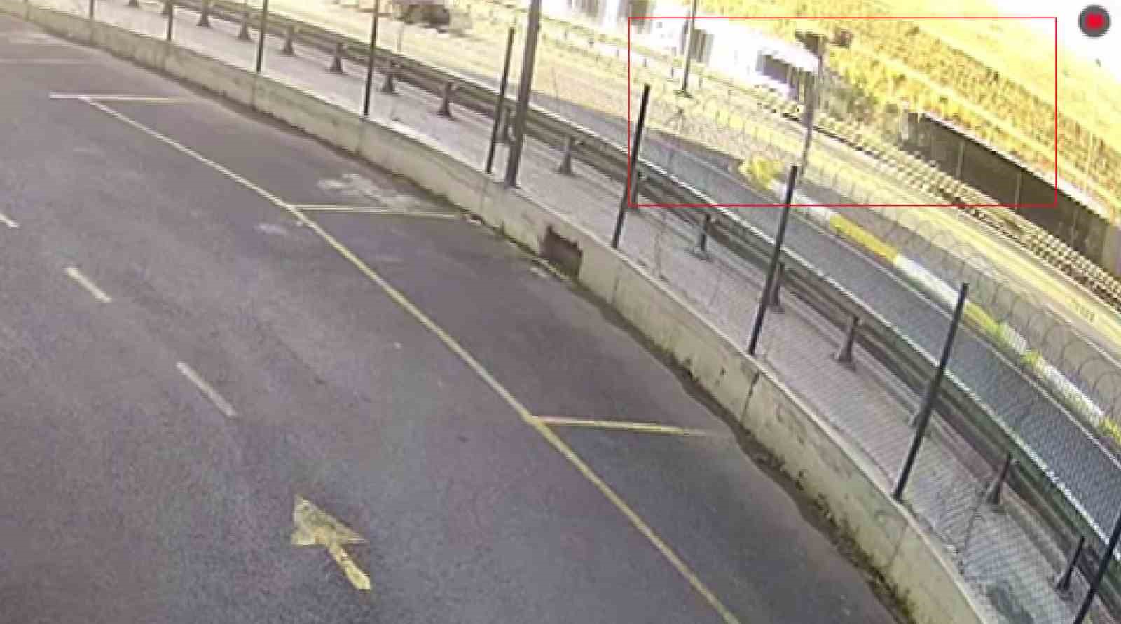 İstanbul’da iki metrobüsün çarpışma anı kamerada