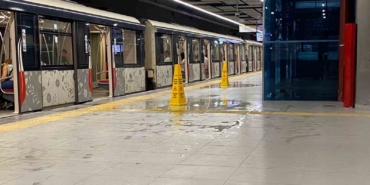 İstanbul’da metronun tavanından sular aktı