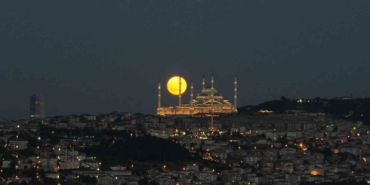İstanbul’da muhteşem dolunay manzarası