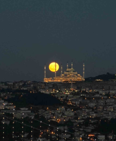 İstanbul’da muhteşem dolunay manzarası