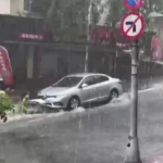 İstanbul’da yollar göle döndü, sürücüler zor anlar yaşadı