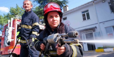 İtfaiyeci baba-kız birlikte görev yapıyor