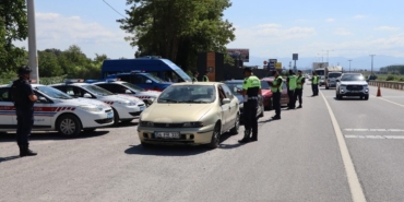 Jandarma trafikte affetmedi: 622 araç ile 185 sürücü trafikten men edildi