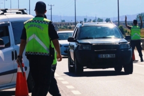 Jandarma yol kontrollerinde 468 kişiyi yakaladı