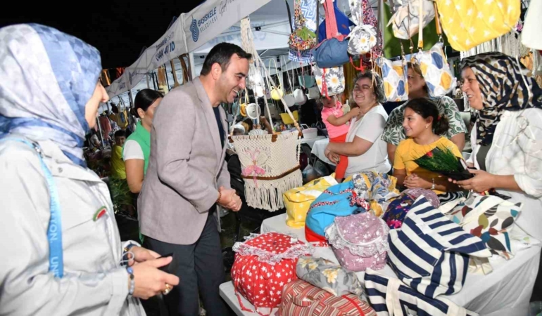 Kadınlar el emeği ürünlerini görücüye çıkardı