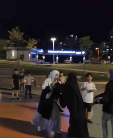 Kadınların tekme tokat kavgası kamerada
