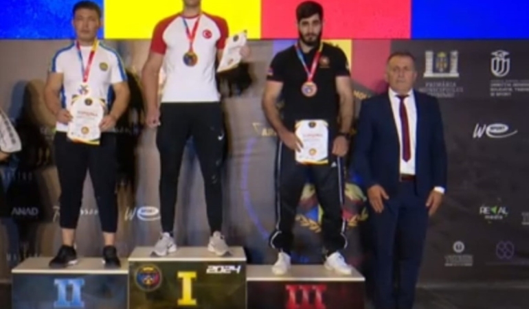 Kağıtspor’un bilek güreşçileri dünya şampiyonu