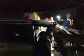 Kamyonla çarpışarak takla atan otomobil 15 metreden uçtu: 2 yaralı