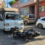 Kamyonun camından içeri girdi