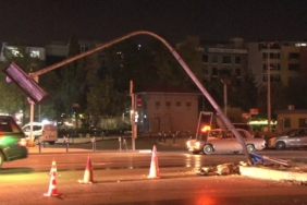 Kartal’da 3 aracın karıştığı zincirleme kazada 1 kişi yaralandı