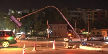 Kartal’da 3 aracın karıştığı zincirleme kazada 1 kişi yaralandı