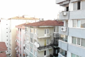Kartal’da 6 katlı binada balkon çöktü