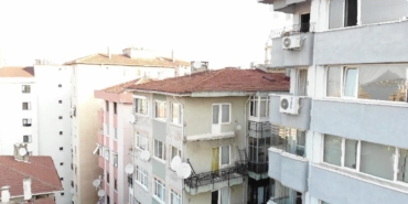 Kartal’da 6 katlı binada balkon çöktü