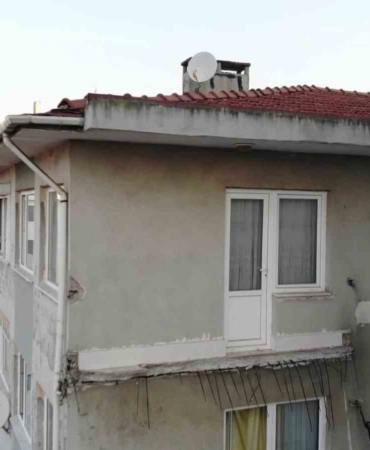 Kartal’da balkonu çöken apartman sakini: “Umurumda bile değil”