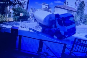 Kartal’da virajı alamayan beton mikseri yan yattı: 2 yaralı