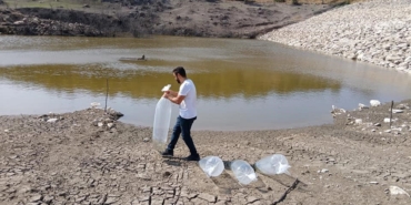 Kayalar göletine 50 sazan balığı yavrusu salındı