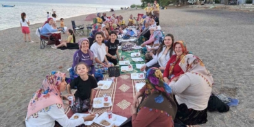 Kayınvalideler önce tarlada çalıştı, sonra eğlendi