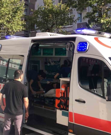 Kazaya karışan el arabalı hurdacı olay yerinden kaçtı