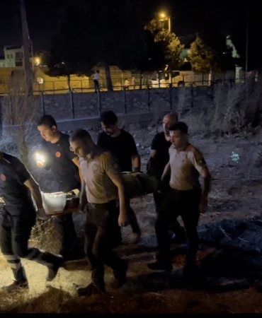 Kediyi kurtarmak isterken düştüğü derede mahsur kaldı