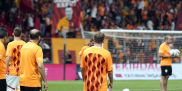 Kerem Aktürkoğlu’na pankartlı destek