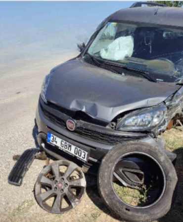 Keşan’da hafif ticari araç ile otomobilin çarpıştığı kazada 6 kişi yaralandı
