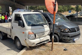 Keşan’da kamyonet ile minibüsün çarpıştığı kazada 1 kişi yaralandı