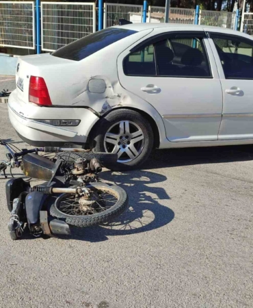 Keşan’da otomobil ile çarpışan motosiklette 2 kişi yaralandı