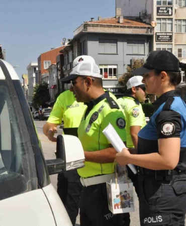Keşan’da sürücüler, “Sizi seviyoruz” sözleri ile uyardığı polise teşekkür etti