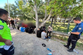 Kırklareli’nde durdurulan tırın dorsesinde 21 kaçak göçmen yakalandı