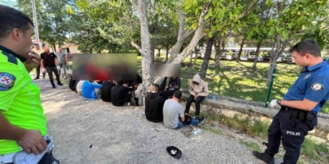 Kırklareli’nde durdurulan tırın dorsesinde 21 kaçak göçmen yakalandı