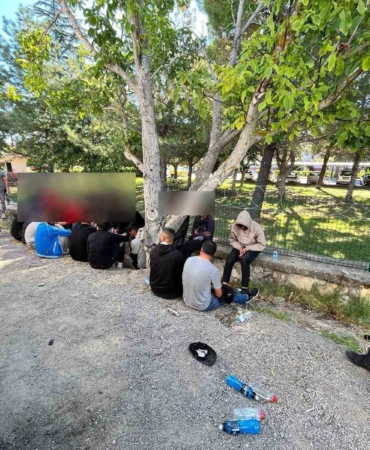 Kırklareli’nde durdurulan tırın dorsesinde 21 kaçak göçmen yakalandı