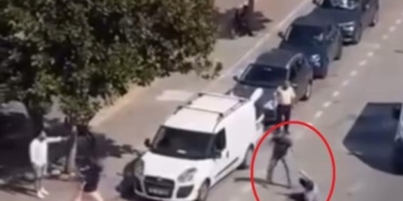 Kız kardeşini tehdit eden akrabasını bıçakladı