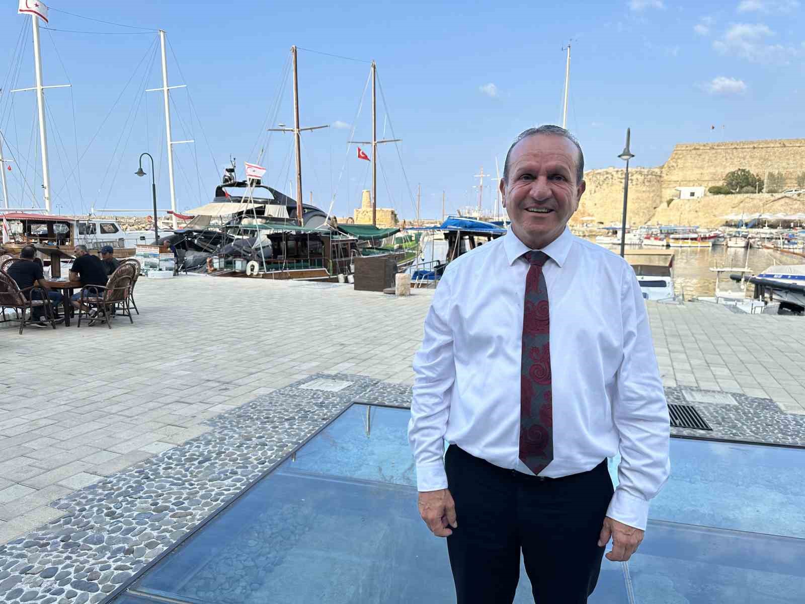 KKTC’li bakandan Türkiye’ye çağrı: ’’Başka adalara değil, kendi adanıza gelin’’